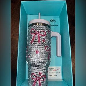 Hydrapeak bow glittery rhinestone tumbler silver 40 OZ